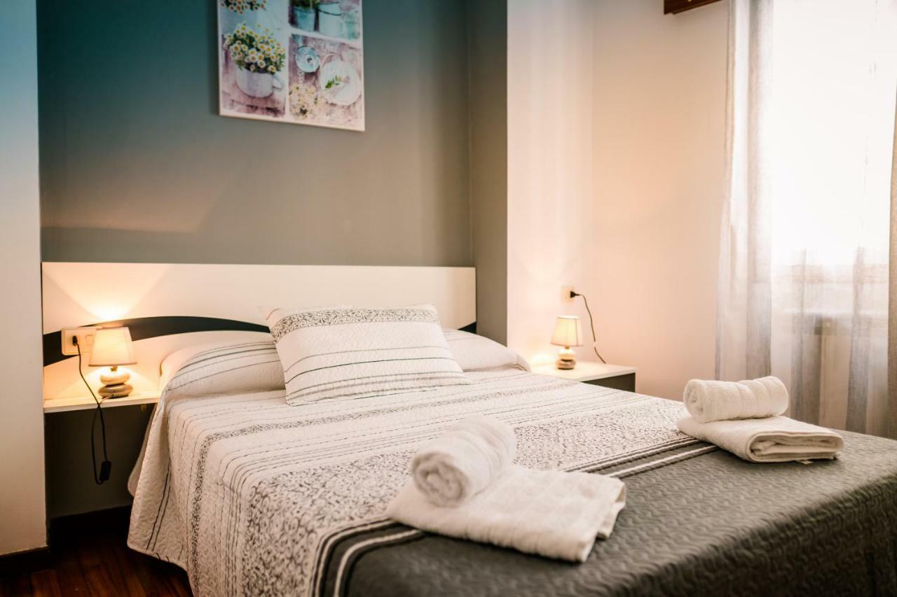 Apartamentos Enteros O Lagar เมลิเด ภายนอก รูปภาพ