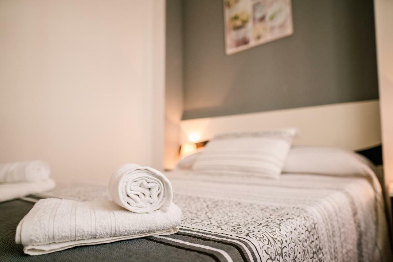 Apartamentos Enteros O Lagar เมลิเด ภายนอก รูปภาพ